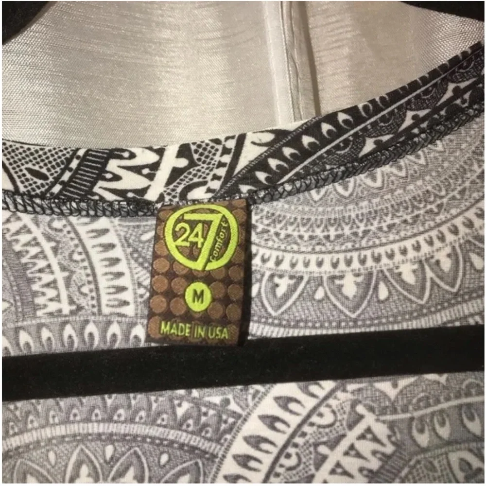 24/7 Comfort Apparel 3/4 Sleeve Printed Tunic Top Medium - Picture 3 of 3